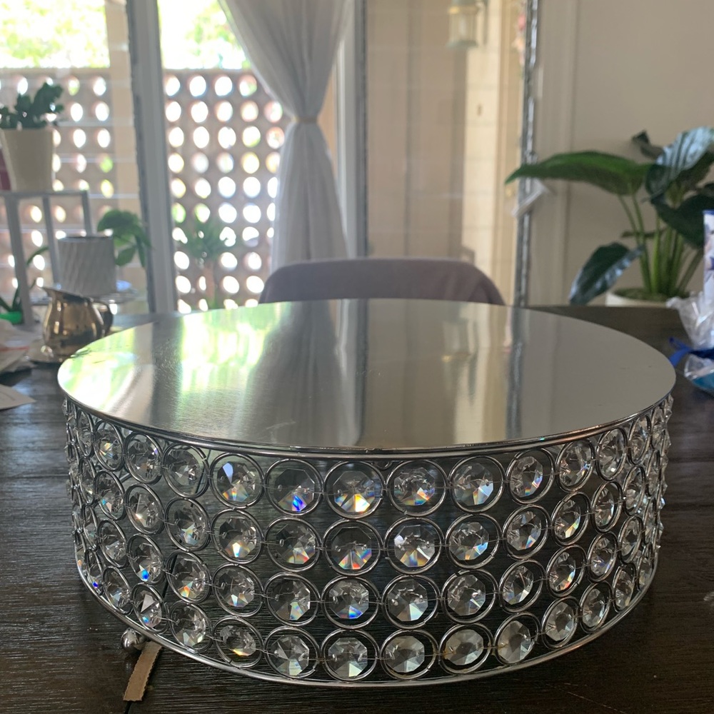 silver tone with crystals round cake stand 14” round🎂